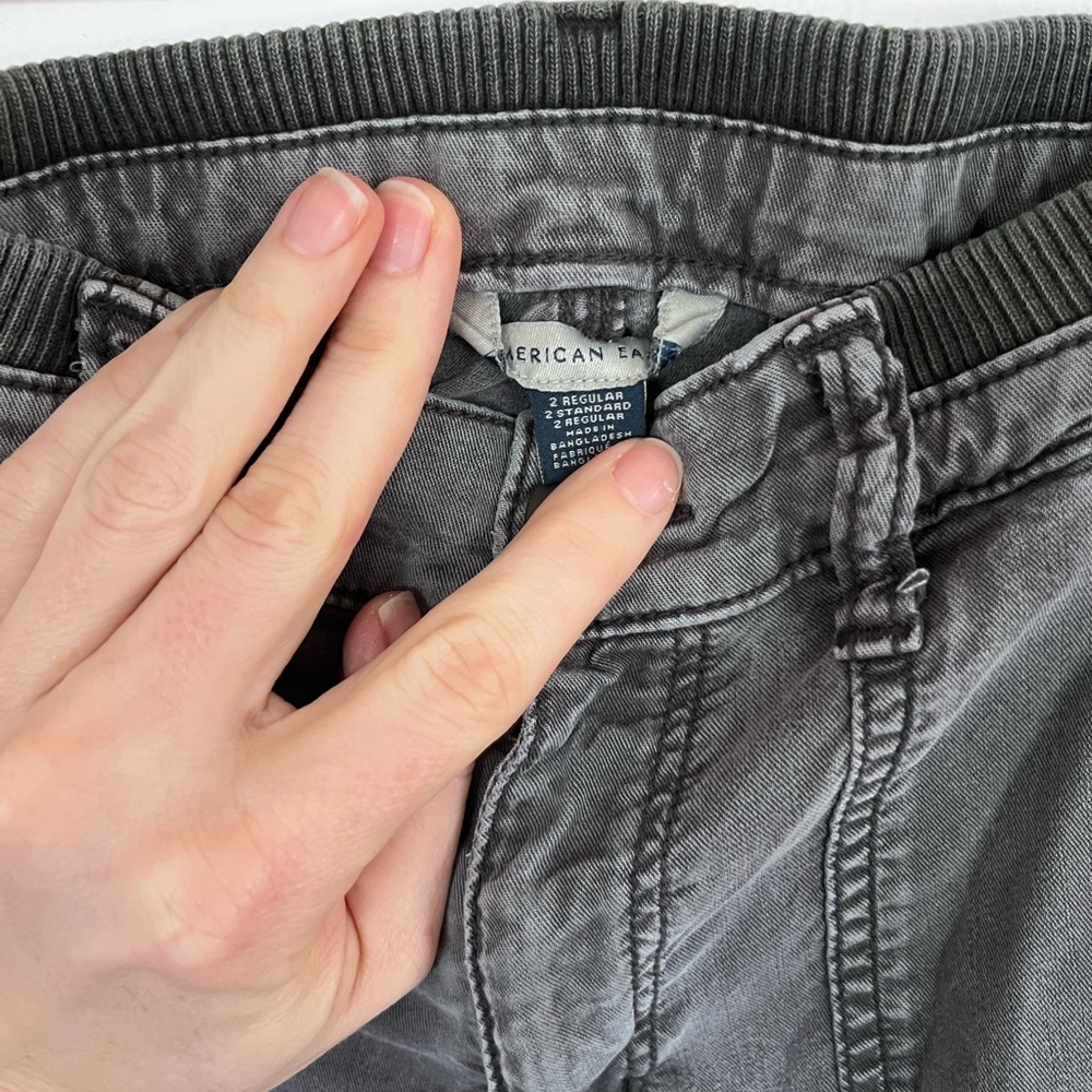 American Eagle Gray High-Waisted Wide Leg Cargo Pants - Size 2 Regular - Picture 3 of 3